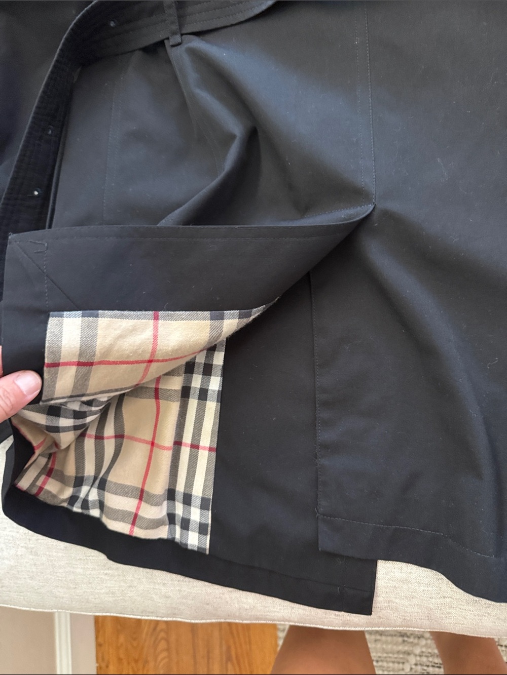Burberry Women’s Black Double-Breasted Trench Coat - Picture 8 of 11